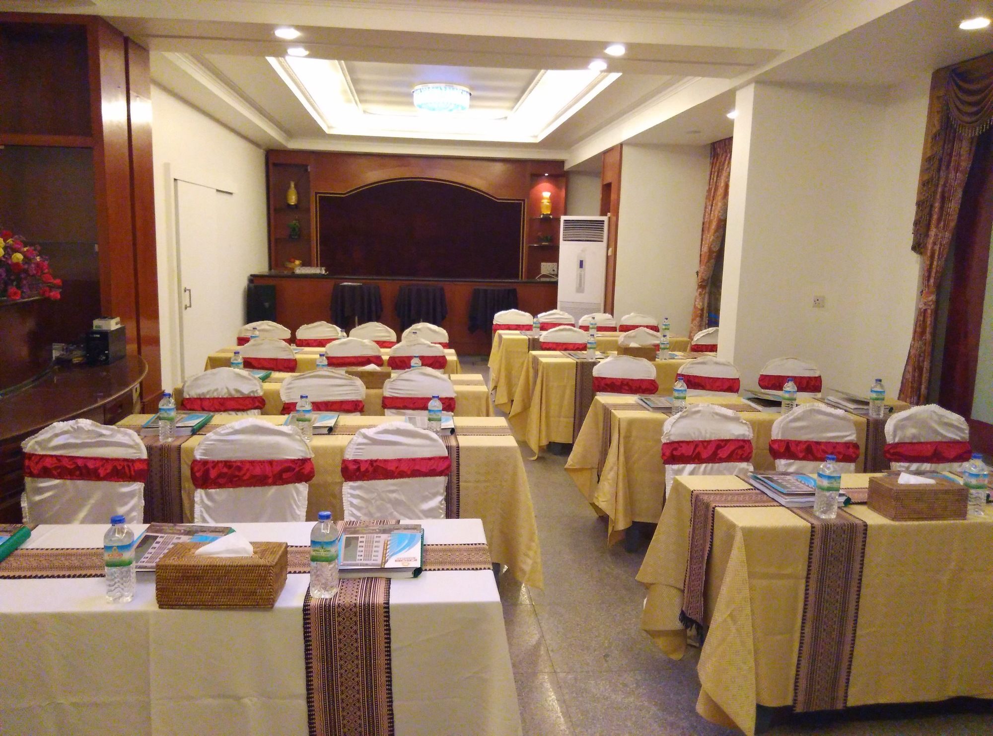 Hotel Queen Mandalay Ngoại thất bức ảnh
